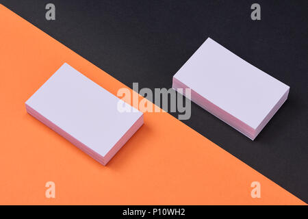 Für branding Identität Vorlage. Visitenkarten mockup auf zwei farbigen Hintergrund Stockfoto