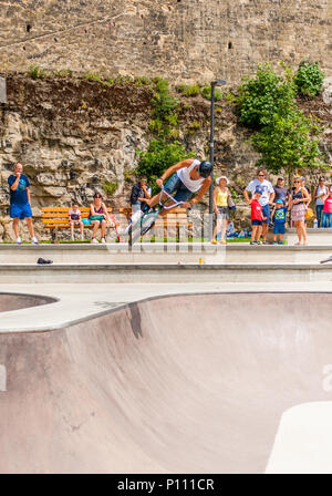 Fahrrad Akrobatik während RedBull 3 in 1 BMX-Wettbewerb, der Stadt Luxemburg, Luxemburg Stockfoto