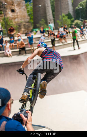 Fahrrad Akrobatik während RedBull 3 in 1 BMX-Wettbewerb, der Stadt Luxemburg, Luxemburg Stockfoto