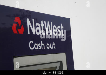 Eine der vielen britischen lokale Bank die Schließung von Nat West Bank in Bawtry Dorf, Bewohner Lose Diese geldautomaten Punkt Service. Stockfoto