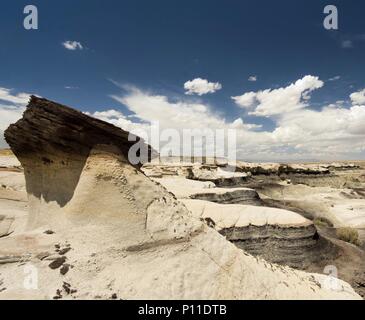 Wilde Landschaft der Wüste im Norden von New Mexico mit bizarren Felsformationen Stockfoto