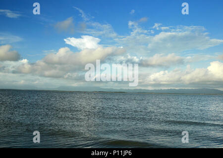 Wolken über dem Naf-Fluss in Teknaf Insel in Cox's Bazar, Bangladesch. Bangladesch hat immense Schönheit der Natur. © REHMAN Asad/Alamy Stock Foto Stockfoto