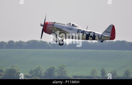 Republic P-47 D Thunderbolt (G-THUN) - amerikanische Weltkrieg Kampfflugzeuge fliegen am IWM Duxford Stockfoto