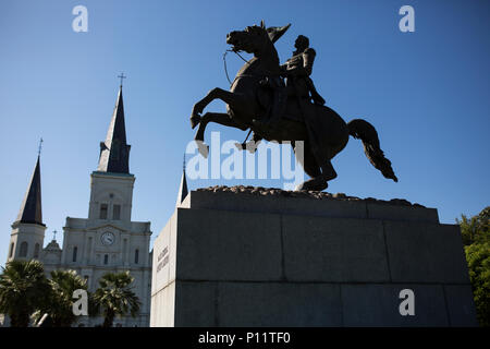 Die Reiterstatue von Andrew Jackson vor St. Louis Kathedrale im französischen Viertel von New Orleans, Louisiana. Stockfoto