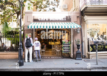 Das berühmte Café Beignet auf Royal Street in New Orleans, Louisiana. Stockfoto