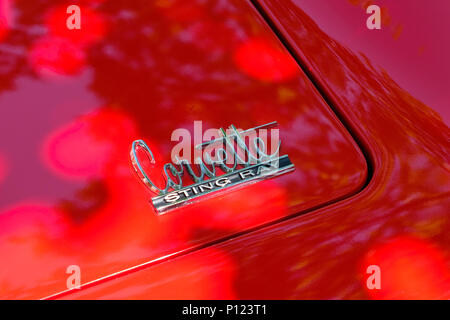 Berlin, Deutschland - Juni 09, 2018: Auto design detail und Corvette Stingray Logo/Marke closeup an Oldtimer Automobil Veranstaltung in Berlin, Deutschland Stockfoto