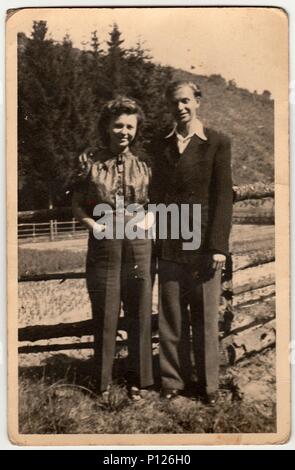 Die Tschechoslowakische Sozialistische Republik - 1970 s: Vintage Foto zeigt jungen Mann und Frau. Stockfoto