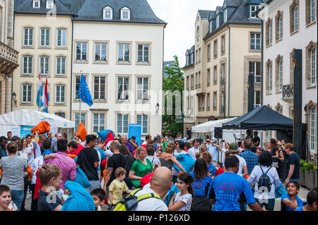 Öffentliche Kissenschlacht im Kampf gegen Parkinson'sche Krankheit, der Stadt Luxemburg, Luxemburg Stockfoto