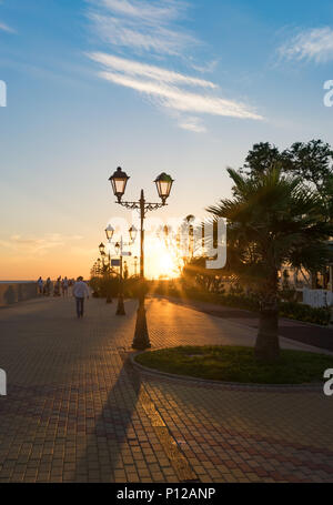 Sotschi, Russia-June 9, 2018: Sotschi Meer im Sonnenuntergang Stockfoto