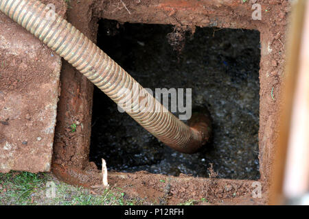 Einen septischen Tank entleeren Stockfoto