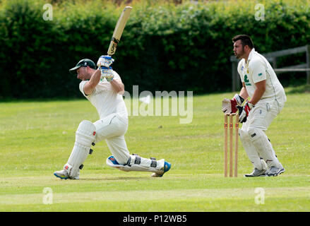 Dorf Kricket auf Claverdon, Warwickshire, England, Großbritannien Stockfoto