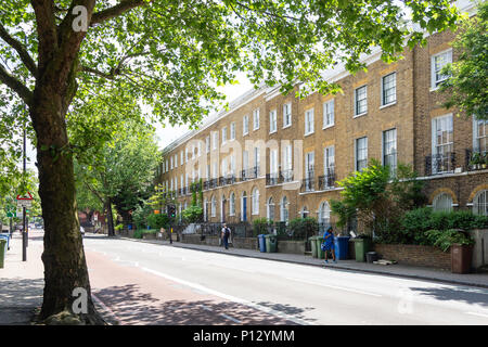 Georgische Häuser auf Camberwell New Road, Camberwell, im Londoner Stadtteil Southwark, Greater London, England, Vereinigtes Königreich Stockfoto