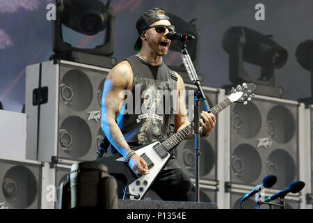 Matthew Tuck von Bullet For My Valentine führt auf der Bühne beim Download Festival 2018 in Donington Park, Derby am 8. Juni 2018. Stockfoto