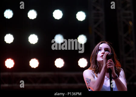 BARCELONA - 31. Mai: Chvrches (electropop Band) im Konzert an Primavera Sound Festivals durchführen am 31. Mai 2018 in Barcelona, Spanien. Stockfoto