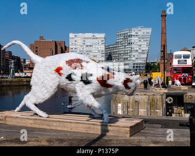 Das Schiff Katze und Ratte, Kunstausstellung, die durch Glauben Bebbington, Albert Dock, Liverpool, UK, 2018 Stockfoto
