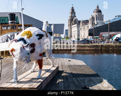 Das Schiff Katze und Ratte, Kunstausstellung, die durch Glauben Bebbington, Albert Dock, Liverpool, UK, 2018 Stockfoto