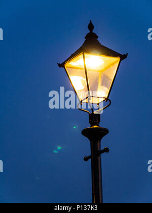 Alte Gas street lamp (zu elektrischen umgewandelt), Liverpool, Großbritannien Stockfoto