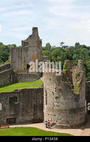 Chepstow Castle, das älteste erhaltene Post-römischen Stein Festung in Großbritannien. Über Klippen auf dem Fluss Wye gelegen, der Bau begann im Jahre 1067. Stockfoto