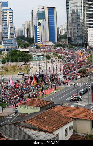 SAO PAULO, Brasilien - 22. MAI 2016: Demonstranten März gegen Brasilien die interims-Präsident Michel Temer am Largo da Batata, Pinheiros, Sao Paulo. Temer's Stockfoto