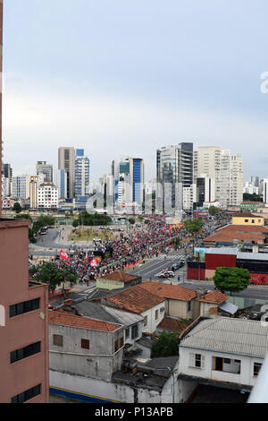 SAO PAULO, Brasilien - 22. MAI 2016: Demonstranten März gegen Brasilien die interims-Präsident Michel Temer am Largo da Batata, Pinheiros, Sao Paulo. Temer's Stockfoto