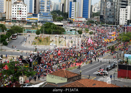 SAO PAULO, Brasilien - 22. MAI 2016: Demonstranten März gegen Brasilien die interims-Präsident Michel Temer am Largo da Batata, Pinheiros, Sao Paulo. Temer's Stockfoto