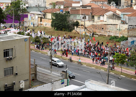 SAO PAULO, Brasilien - 22. MAI 2016: Demonstranten März gegen Brasilien die interims-Präsident Michel Temer am Largo da Batata, Pinheiros, Sao Paulo. Temer's Stockfoto