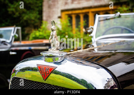 Alvis Car silber Kühlerfigur und Auto Maskottchen in Puddletown, Dorset, Großbritannien am 10. Juni 2018 getroffen Stockfoto