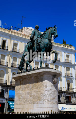 Charles III Bronze Statue und dem Pferd, die Plaza de Puerta del Sol in Madrid, Spanien. Mai 2018 Stockfoto