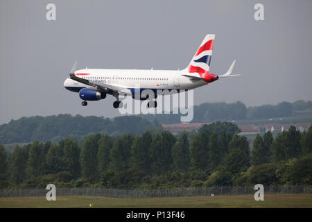 British Airways Airbus A320-232 Jet G-EUYO auf seiner endgültigen Ansatz, wie er kommt in Edinburgh am Flughafen zu landen Stockfoto