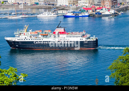 Caledonian Macbrayne Auto und Personenfähre Isle of Mull Ankunft am Liegeplatz im Hafen von Oban Argyll & Bute Schottland aus Mull Stockfoto