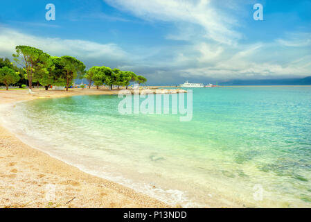 Sandstrand im Ferienort Crikvenica. Kvarner Bucht, Kroatien Stockfoto