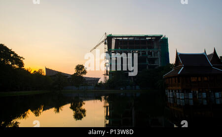 Sonnenuntergang auf der Baustelle. Bitte ähnliche Bilder in meinem Portfolio sehen. Stockfoto