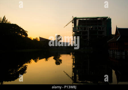 Sonnenuntergang auf der Baustelle. Bitte ähnliche Bilder in meinem Portfolio sehen. Stockfoto