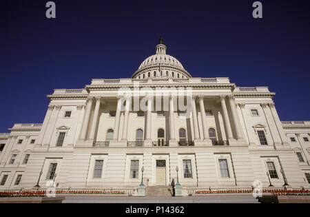 Die Kuppel des US Capitol Gebäude, frontale Ansicht des zentralen Baustein, suchen, Washington, DC, USA Stockfoto