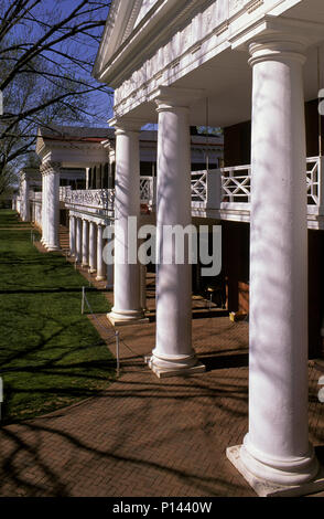 Universität von Virginia: Akademische Dorf, Blick entlang der nordwestlichen Kolonnade, von Thomas Jefferson, Charlottesville, VA, USA Stockfoto