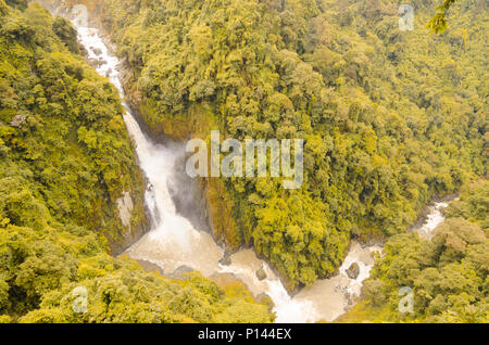 Heo Narok Wasserfall, den Khao Yai Nationalpark. Nakhon Na Yok eine Provinz, im Nordosten von Thailand. Stockfoto