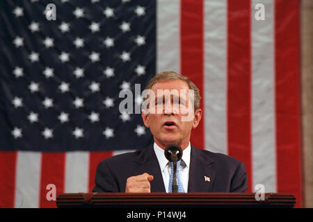 Präsident George W. Bush bietet eine Adresse im Hinblick auf die Terroranschläge des 11. September auf die Vereinigten Staaten zu einer gemeinsamen Sitzung des Kongresses Donnerstag, Sept. 20, 2001, U.S. Capitol. Stockfoto