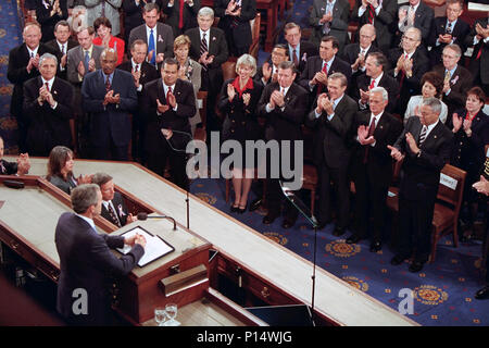 Präsident George W. Bush bietet eine Adresse im Hinblick auf die Terroranschläge des 11. September auf die Vereinigten Staaten zu einer gemeinsamen Sitzung des Kongresses Donnerstag, Sept. 20, 2001, U.S. Capitol. Stockfoto