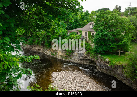 Entlang dem Grand River gelegen, Fergus ist die größte Gemeinschaft im Zentrum von Wellington, eine Gemeinde in Wellington County. Stockfoto