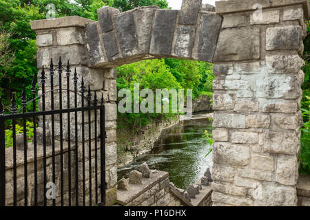 Entlang dem Grand River gelegen, Fergus ist die größte Gemeinschaft im Zentrum von Wellington, eine Gemeinde in Wellington County. Stockfoto