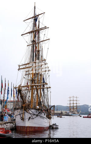 Tall Ships Race 2008. Bergen, Norwegen, August 2008. Picton Castle auf der Linken, die russische Raumstation Mir im Hintergrund Stockfoto