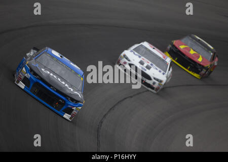 Brooklyn, Michigan, USA. 10 Juni, 2018. Ryan Newman (31) Rennen Ausschalten während der FireKeepers Casino 400 am Michigan International Speedway in Brooklyn, Michigan. Credit: Stephen A. Arce/ASP/ZUMA Draht/Alamy leben Nachrichten Stockfoto