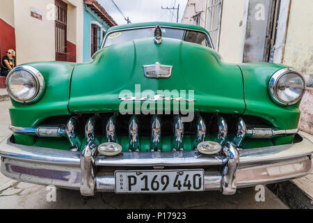 Ein Jahrgang 1950 der American De Soto als Taxi in die UNESCO-Weltkulturerbe Stadt Trinidad, Kuba. Stockfoto