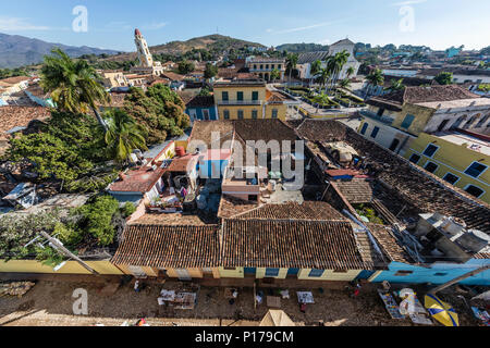 Der Convento de San Francisco und der Plaza Mayor in der UNESCO Weltkulturerbe Stadt Trinidad, Kuba. Stockfoto