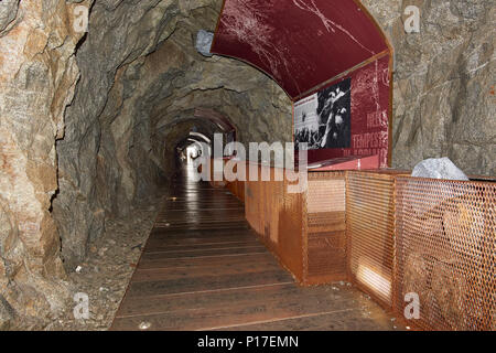 Passo del Tonale (BS), Italien, den Galerien ausgegraben in den Felsen während des Ersten Weltkrieges in die Kämpfe des Adamello Stockfoto