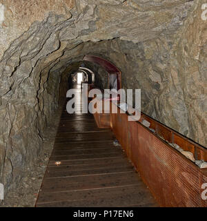 Passo del Tonale (BS), Italien, den Galerien ausgegraben in den Felsen während des Ersten Weltkrieges in die Kämpfe des Adamello Stockfoto