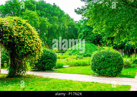 Der Parc de Bercy ist ein großer und abwechslungsreicher Park in Paris, Frankreich Stockfoto