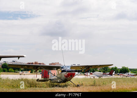 Madrid, Spanien - 3. Juni 2018: Cessna L-19 Bird Dog von Flugzeugen 1949 während der Air Show historischer Flugzeuge Sammlung in Cuatro Vientos Airport Stockfoto