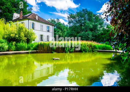 Der Parc de Bercy ist ein großer und abwechslungsreicher Park in Paris, Frankreich Stockfoto