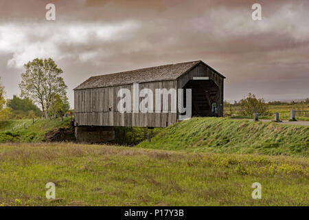 Sawmill Creek Covered Bridge in Hopewell Hill, entlang der Route 114, Hopewell Cape Stockfoto